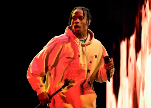Travis Scott enfurece a sus fans tras corta actuaci�n.