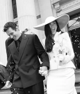 Callum Turner se pronuncia por primera vez sobre su boda con Dua Lipa.