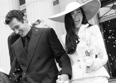 Dua Lipa comparte fotos de su boda.