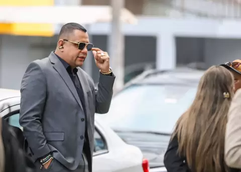 Alcalde de Esmeraldas, Vicko Villac�s.