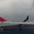 Avión que cubría la ruta Guayaquil-Madrid sufrió daños durante ceremonia de bienvenida.