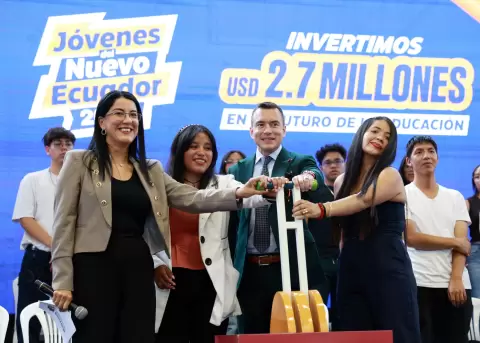 Gobierno impulsa programa de becas para m�s de 3.200 estudiantes