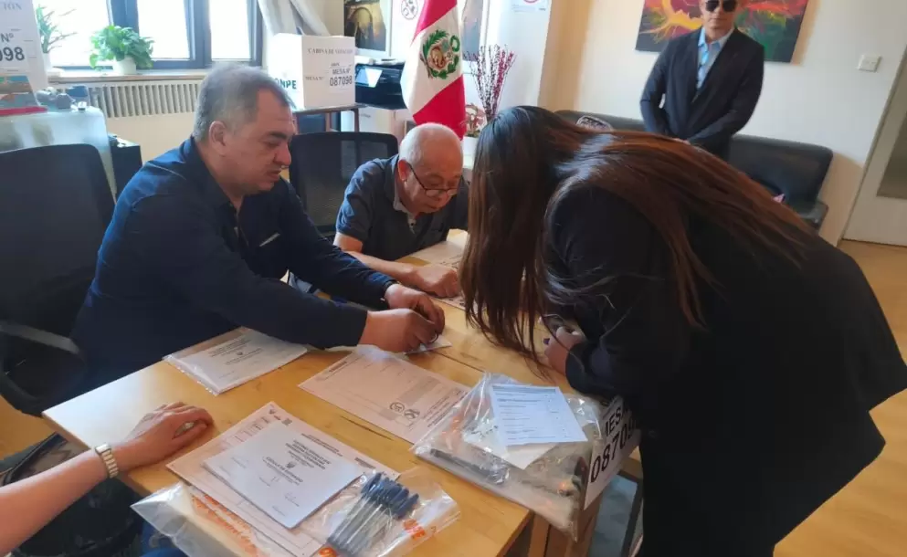 Los primeros votos de segunda vuelta de Per� en contarse proceden de Asia y Ocean�a