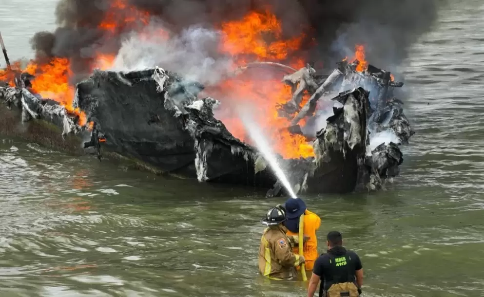 Descartan atentado en el puerto de Manta, tras incendio que destruy� 35 embarcaciones
