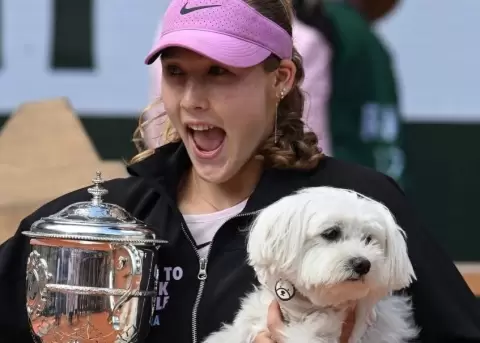 Mirra Andreeva es la joven tenista que gan� el Roland Garros.