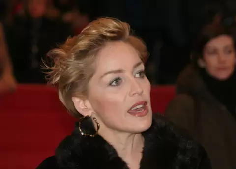 Sharon Stone defiende Euphoria como herramienta educativa para familias y j�venes.
