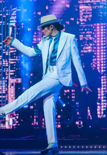 Cantante, bailar�n y actor, Lenny Jay se ha convertido en uno de los artistas tributo m�s reconocidos de la m�sica.