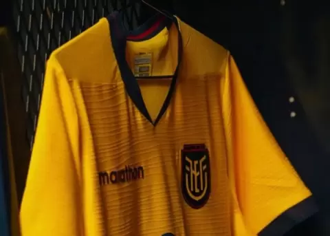 Los uniformes de las selecciones representan identidad y cultura.