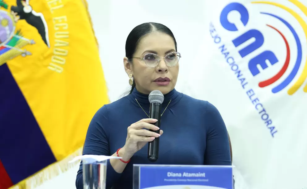 Entre gritos y cuestionamientos a Diana Atamaint, los consejeros del CNE no logran instalarse en sesi�n