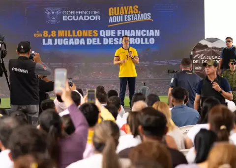 El presidente de la Rep�blica, Daniel Noboa Az�n, visit� el cant�n El Empalme para oficializar la entrega de millonarias obras viales.