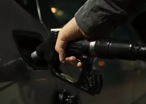 Imagen referencial de abastecimiento de combustibles.