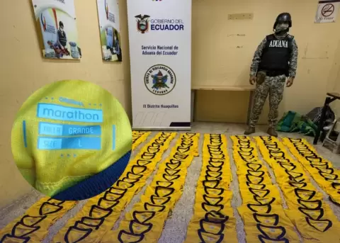 Aduana frena el ingreso irregular de camisetas falsificadas de la Tri