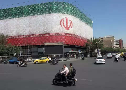 La plaza Enqelab de Teher�n, en Ir�n.