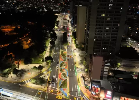 Los 'Senderos Seguros' en Quito son entornos iluminados e infraestructura segura.