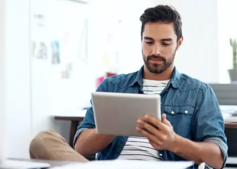 Impulsan primeras normas globales para garantizar derechos laborales en plataformas digitales