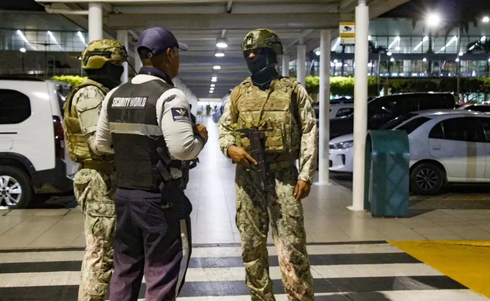 Ataque armado en el aeropuerto de Guayaquil deja un fallecido, dos heridos y dos detenidos