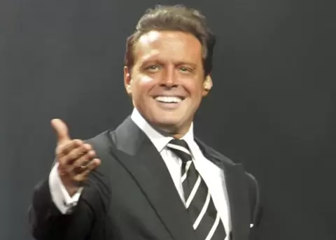 Luis Miguel estar�a hospitalizado.