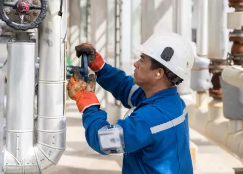 Mantenimiento de una unidad de la Refiner�a de La Libertad.