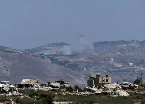 El humo se eleva tras un ataque a�reo israel� en el sur del L�bano, el 19 de junio de 2026.