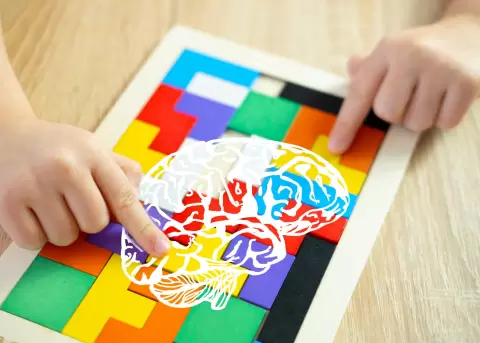 Ni�a prodigio con IQ alto sorprende al mundo acad�mico.