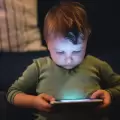 Pantallas y cerebro infantil: el impacto silencioso que preocupa a los pediatras