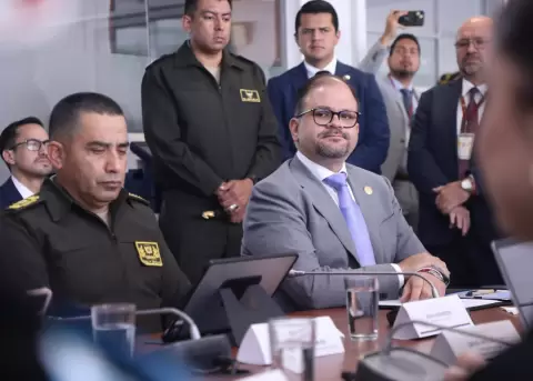 John Reimberg, ministro del Interior (i), y el comandante general de la Polic�a, Pablo D�vila (d).
