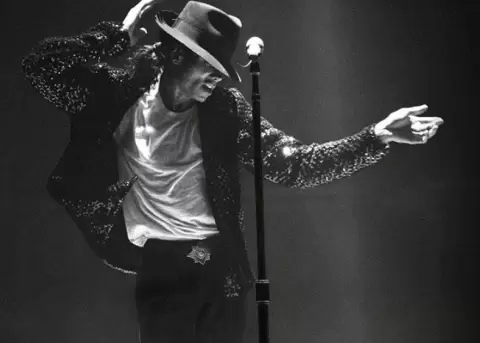 Millones de fans honran a Michael Jackson con m�sica, paz y unidad.