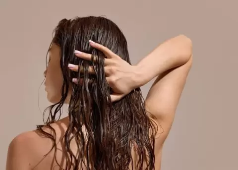 Durante el verano hay que cuidar m�s el cabello.