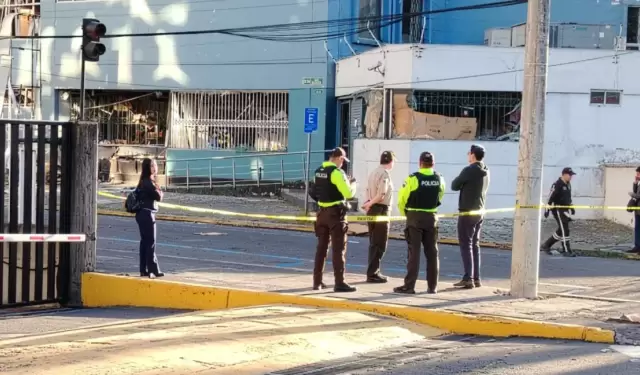 Instalaciones de la ARCOM en Quito, tras el atentado con explosivos registrado el 29 de junio de 2026.