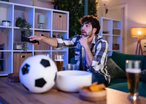 Consejos pr�cticos para eliminar el retraso del audio durante partidos televisados.
