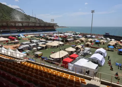 Punto de concentraci�n de entidades internacionales instalado en La Guaira para brindar ayuda a los afectados por el doble terremoto en Venezuela.