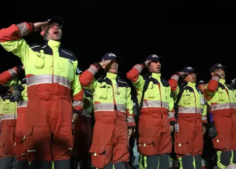 Grupo USAR ECU-01 del Cuerpo de Bomberos de Quito en su retorno a Ecuador.