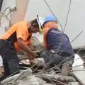 Rescatistas despliegan drones y perros para evaluar el rescate de un ni�o en Venezuela