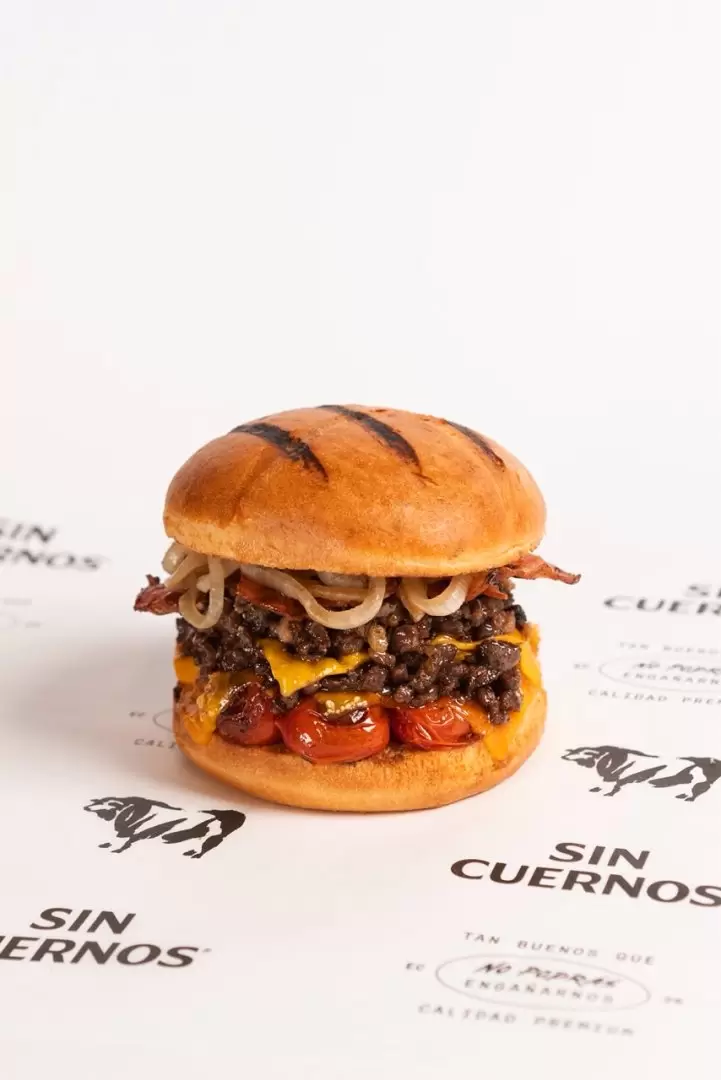 Configura tu hamburguesa en Sin Cuernos.