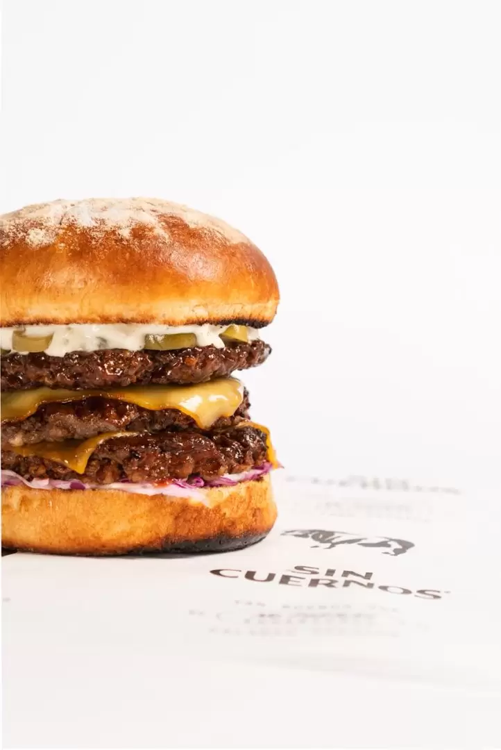 Configura tu hamburguesa en Sin Cuernos.