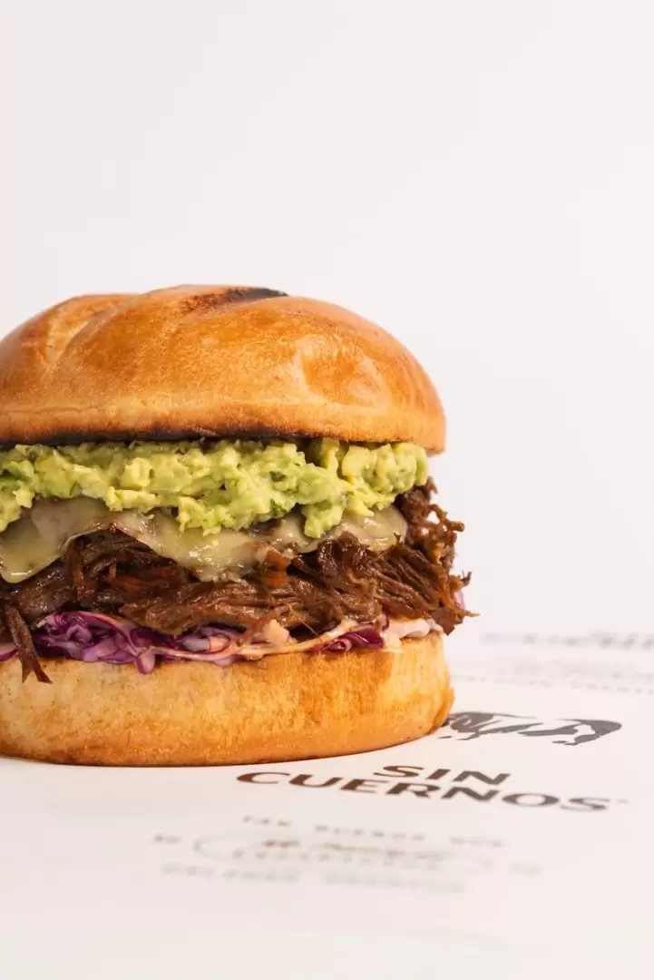 Configura tu hamburguesa en Sin Cuernos.