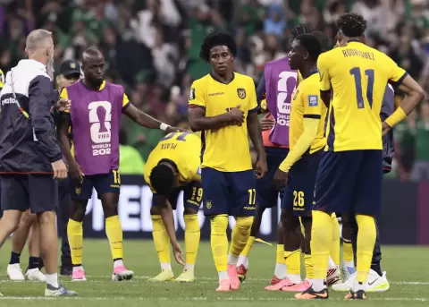 Jugadores de Ecuador lamentan la eliminaci�n de su pa�s en diesiseisavos del Mundial.