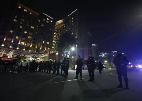 La Polic�a custodia el hotel de concentraci�n de la selecci�n de Inglaterra este s�bado 4 de julio, en Ciudad de M�xico.