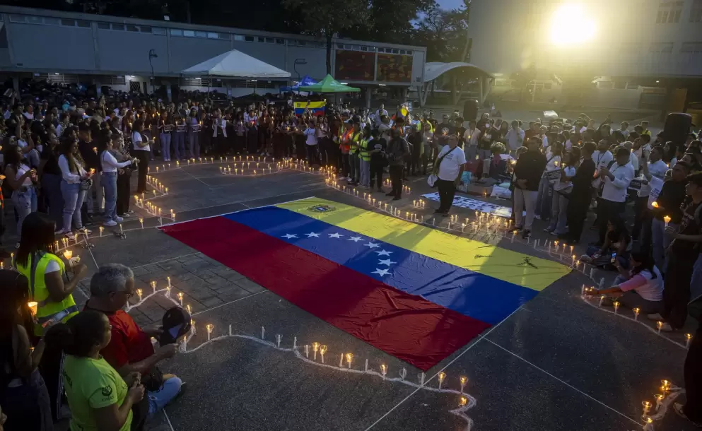 Cientos de venezolanos homenajean en vigilias a las v�ctimas de los terremotos