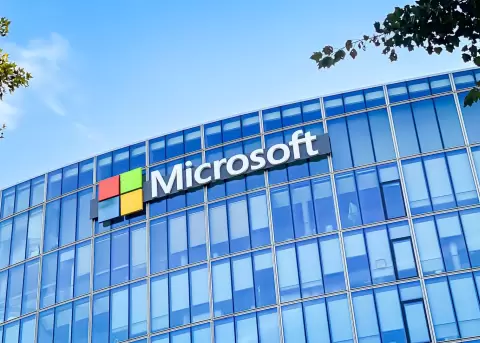 Microsoft reorganiza su plantilla mientras acelera su inversi�n global en inteligencia artificial.