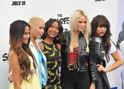 La muerte de Lauren Bennett causa interrogantes en medios y fans.