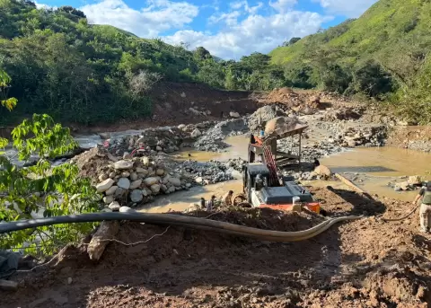 Actividades de miner�a ilegal en Zamora Chinchipe.
