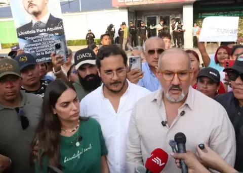 El doctor Julio C�sar Cueva se pronunci� luego de grabarse el video en la cl�nica.