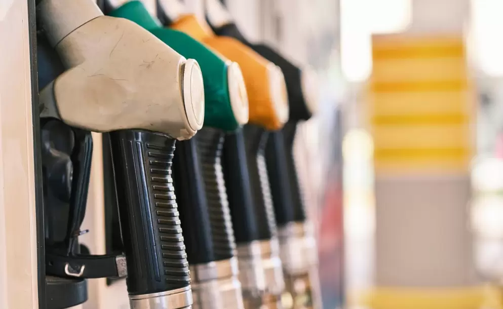 Precios de combustibles bajar�n cinco centavos desde el 12 de julio