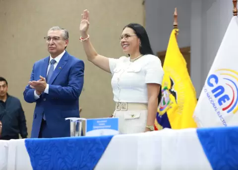Jos� Cabrera y Diana Atamaint, actual y expresidenta del Consejo Nacional Electoral (CNE), respectivamente.
