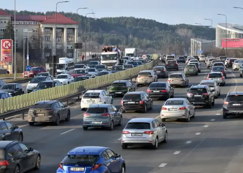 Tr�fico urbano afecta movilidad, productividad y calidad de vida regional.