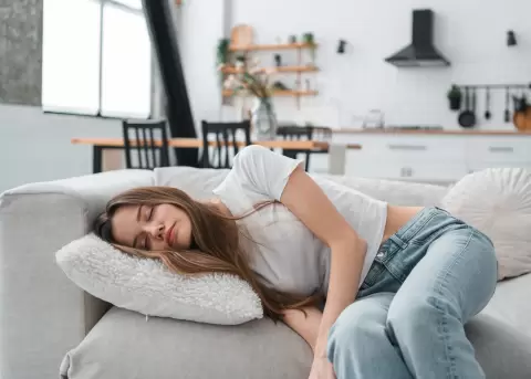 La siesta fortalece memoria, aprendizaje y funciones clave del cerebro.