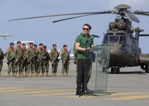 El presidente de la Rep�blica, Daniel Noboa, durante la entrega de aeronaves al Ej�rcito Ecuatoriano, el 18 de junio de 2026.