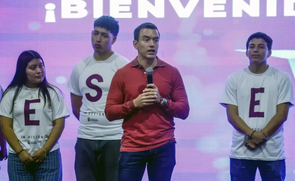 Noboa destina USD 180 millones para programas de j�venes en Ecuador