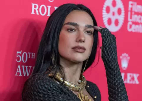 Dua Lipa respalda protestas ambientales contra pol�mico megaproyecto tur�stico.